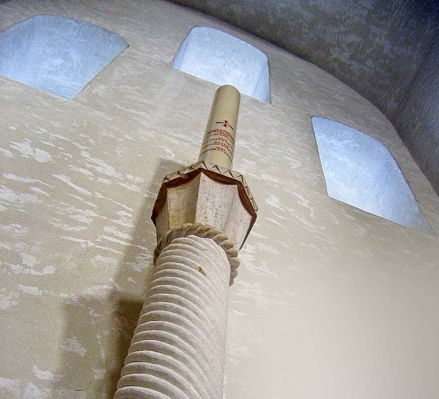 Cierge de consécration de l'église abbatiale Cierge de consécration de l'église abbatiale